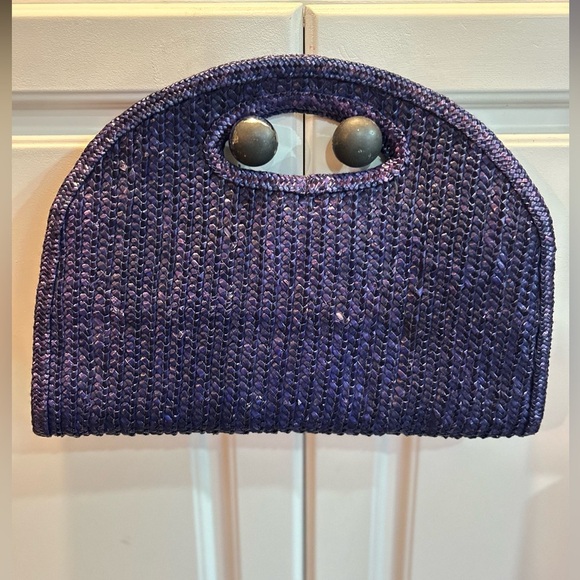 ❤️ 3/$15❤️ Straw clutch - Picture 2 of 8